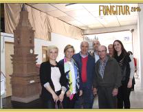 Autoridades junto a Jaime Fernández y sus maquetas