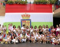 Imposición de pañuelos a los niños/as nacidas en el transcurso de año