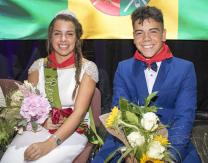 Reina de fiestas y acompañante