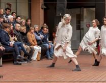 Acción performativa representado el progreso de Pradejón