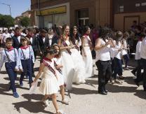 Reinas y acompañantes en la procesión en honor a San Antonio de Padua